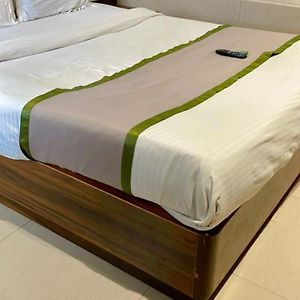 Glitz Hotels Regal International - Nr International Airport Mumbai